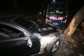 Kehilangan Kendali, Mobil Sedan BMW Tabrak Pohon di Surabaya