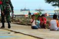 Warga Padati Pantai Pulo Lancang Saksikan Proses Pencarian Pesawat Sriwijaya Air SJ182
