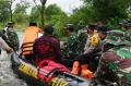 Panglima TNI Serahkan Bantuan Presiden dan 34 Perahu Karet Kepada Korban Banjir Kalsel