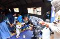 TNI AL Berikan Semangat kepada Pengungsi Longsor Sumedang