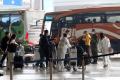 Mengenakan Hazmat, Ratusan TKI Asal China Tiba di Bandara Soetta