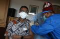 Bentuk Antibodi, Tenaga Kesehatan di Surabaya Disuntik Vaksinasi Tahap Dua