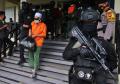 Menuju Jakarta, Pemindahan 19 Tersangka Teroris Jaringan JAD Dikawal Ketat Aparat Bersenjata Lengkap
