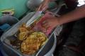 Relawan Dirikan Dapur Umum untuk Korban Banjir di Semarang