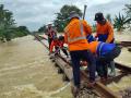 Perbaikan Rel Kereta Api Terdampak Banjir di Cikarang