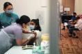 Tenaga Medis di Malaysia Jalani Vaksinasi Covid-19