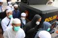 Kawal Sidang Habib Rizieq, Simpatisan Tertahan di Luar PN Jaktim