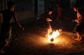 Tradisi Bermain Sepakbola Api di Malam Terakhir Bulan Ramadhan