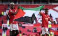 Potret Paul Pogba dan Amad Diallo Kibarkan Bendera Palestina di Old Trafford