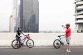 Uji Coba Jalur Sepeda Road Bike di JLNT Kampung Melayu-Tanah Abang