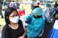 KSAL Tinjau Serbuan Vaksinasi Bagi Masyarakat Pelabuhan di Surabaya