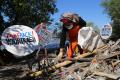 Miris, Sampah Plastik Menumpuk di Pantai Timur Surabaya