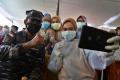 Momen Panglima Koarmada II Beri Semangat Para Nakes Saat Serbuan Vaksin di Surabaya