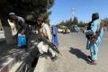 Pasca Bom Bunuh Diri ISIS-K, Pasukan Taliban Blokade Jalan di Kawasan Bandara Kabul