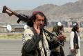 Tenteng Senjata, Pasukan Taliban Patroli di Bandara Kabul
