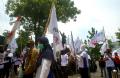 Puluhan Buruh Semarang Demo Kantor BPS dan DPRD Jateng