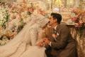 Momen Romantis Ria Ricis dan Teuku Ryan Potong Kue Pernikahan Setinggi 4 Meter