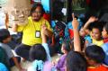 Hiburan Anak di Pengungsian Letusan Gunung Semeru