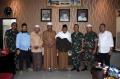 Sambangi Masjid Raya Al-Fatah Ambon, Pangdam XVI/Pattimura Perkuat Kerja Sama TNI dan Rakyat