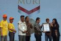 Lakukan Demonstrasi Massal Penaburan Insektisida, FMC Indonesia Raih Penghargaan MURI