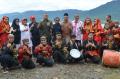 Semen Padang Lepas 7.000 Ekor Ikan Bilih Hasil Budidaya ke Danau Singkarak