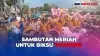 Warga Sambut Meriah Biksu Thudong saat Melintas Semarang