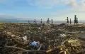 Tumpukan Sampah Cemari Pantai Pasir Jambak