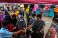 Warga Serbu Operasi Pasar Murah Minyak Goreng di Palembang