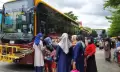 Antusiasme Warga Naik Teman Bus di Makassar