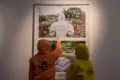 Potret Pameran Foto 2 Tahun Pandemi Covid-19 Bertajuk 731, Pengunjung Wajib Kenakan Hazmat