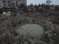 Penampakan Kawah Bom di Kota Okhtyrka Usai Dibombardir Rusia