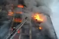 Kiev Membara, Gedung Apartemen Terbakar Akibat Gempuran Rusia