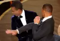 Istri Dibuat Lelucon, Begini Detik-detik Will Smith Gampar Chris Rock di Panggung Oscar 2022