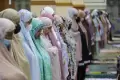 Masjid Agung Al-Azhar Gelar Salat Tarawih, Jemaah Diperbolehkan Rapatkan Shaf