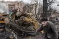 Saat Tank-tank Maut Rusia Jadi Besi Rongsokan di Jalanan Ukraina