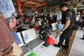 Anjing Pelacak Periksa Barang Pemudik  di Terminal Kampung Rambutan