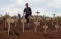 Hamparan Kuburan Korban Konflik Perang Rusia-Ukraina di Permukiman Staryi Krym
