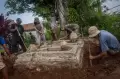 Begini Proses Pembongkaran Makam Keramat Bupati Lebak ke-3  Tumenggung Perwira Kusumah di Rangkasbitung