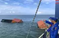 Penampakan Kapal Tongkang Bermuatan 195 Kontainer Nyaris Tenggelam di Perairan Selat Malaka