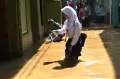 Banjir Kiriman Rendam Permukiman Warga di Kampung Melayu