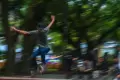 Unjuk Aksi Skaters Palembang di Hari Skateboard Sedunia