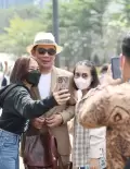 Intip Gaya Ridwan Kamil Ikut Citayam Fashion Week Bareng Ojol