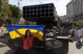 Jelang Hari Kemerdekaan Ukraina, Tank-tank Hancur Rusia Dipamerkan di Jalanan Kota Kiev