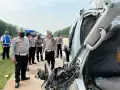 Penampakan Kecelakaan Maut di Ruas Tol Batang-Semarang, Minibus Hiace Hancur Berantakan