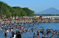 Ribuan Umat Hindu Ritual Melukat di Pantai Sanur