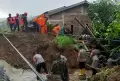 Pencarian Korban Tanah Longsor di Kabupaten Maros