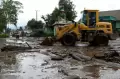 Banjir Lumpur Susulan Tutupi Jalan di Desa Sampol Bondowoso
