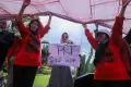 Aksi PRT Bentangkan Serbet Raksasa Tuntut Pengesahan RUU PPRT