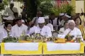 Umat Hindu Khidmat Ikuti Tawur Agung Kesanga di Pura Agung Giri Natha Semarang