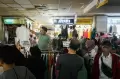 Jelang Ramadan, Warga Serbu Pasar Tanah Abang Belanja Busana Muslim